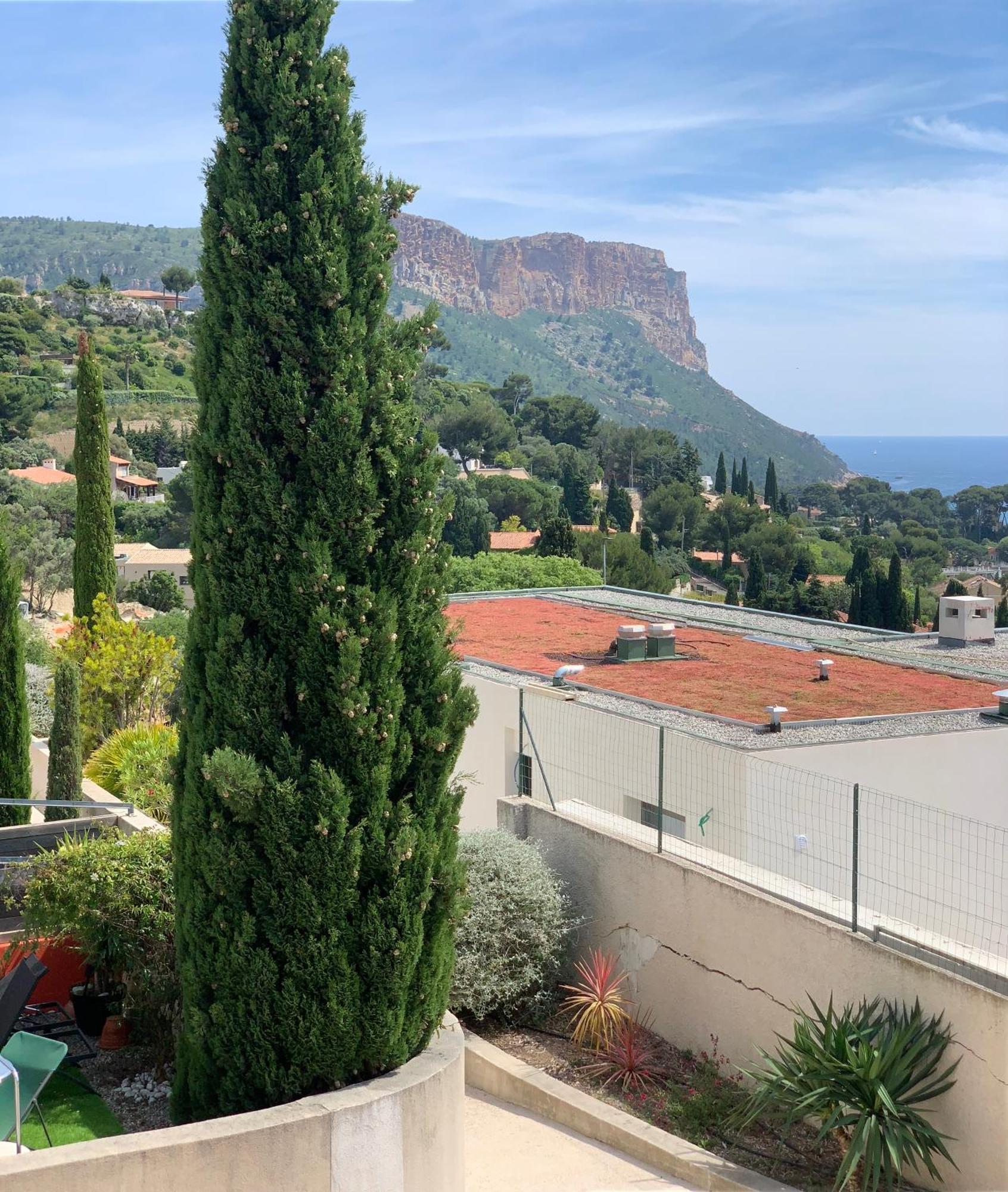 Appartement Cassis, le Grand Bleu, triplex vue mer, port plage 10mn à pieds Extérieur photo