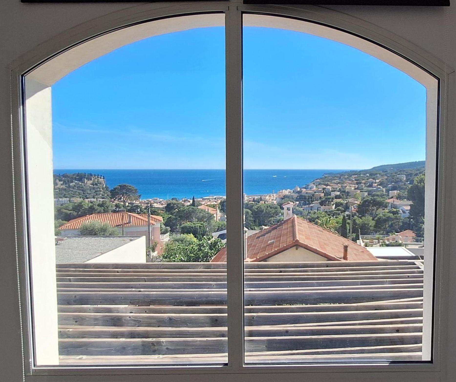 Appartement Cassis, le Grand Bleu, triplex vue mer, port plage 10mn à pieds Extérieur photo