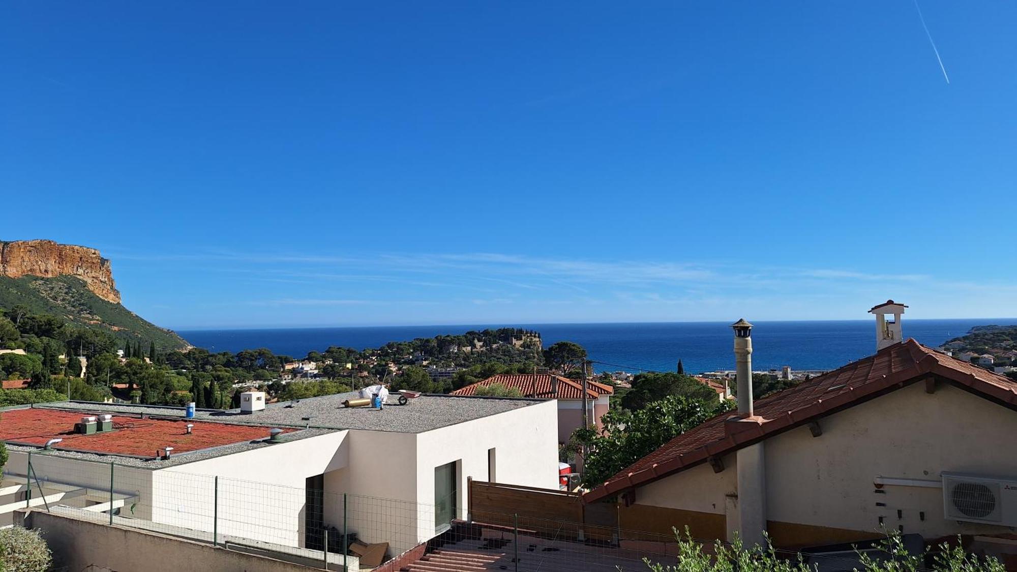 Appartement Cassis, le Grand Bleu, triplex vue mer, port plage 10mn à pieds Extérieur photo