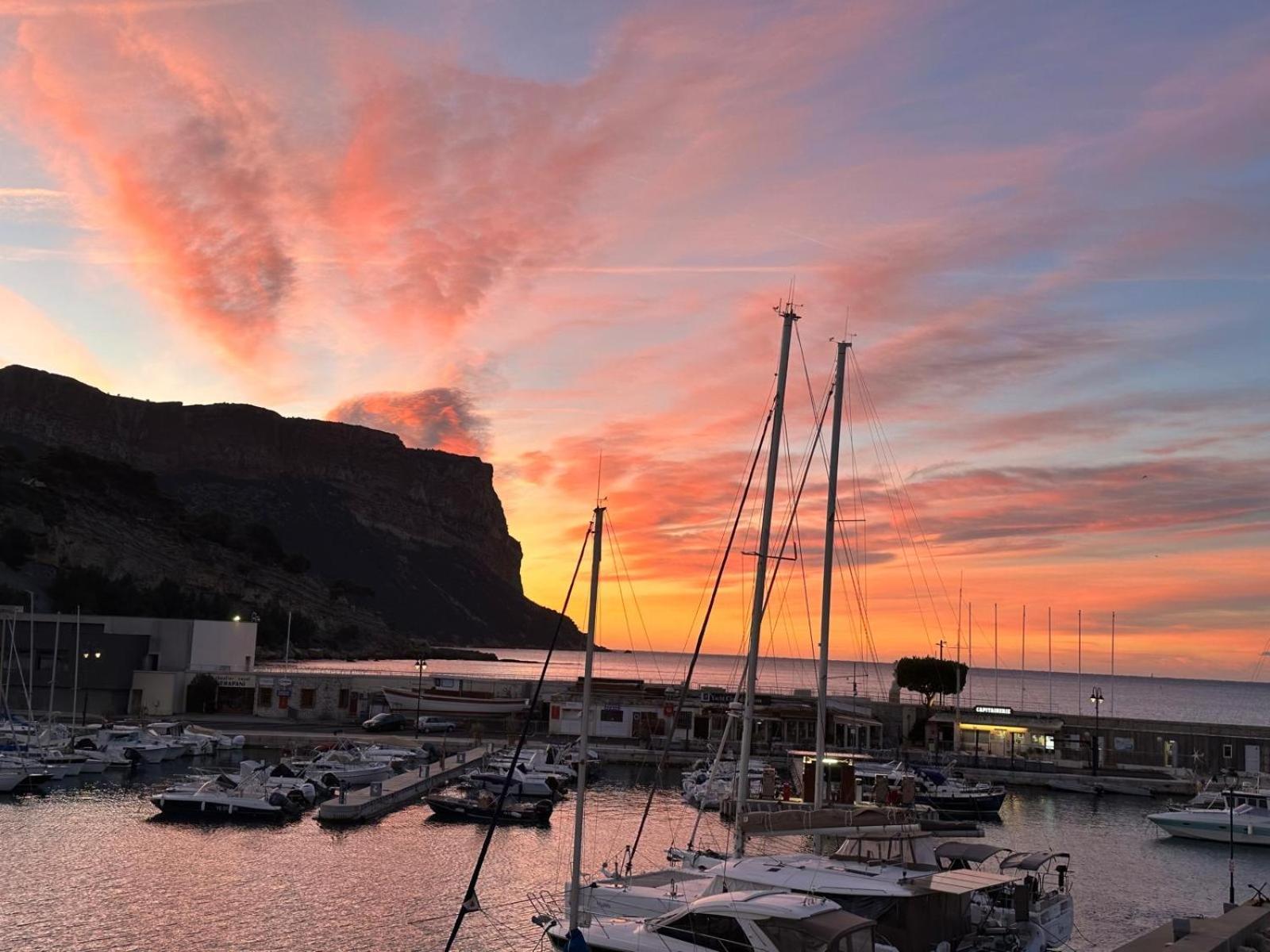 Cassis, le Grand Bleu, triplex vue mer, port plage 10mn à pieds Extérieur photo